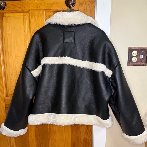 Abercrombie & Fitch Black and Cream Teddy Jacket - Picture 5 of 6